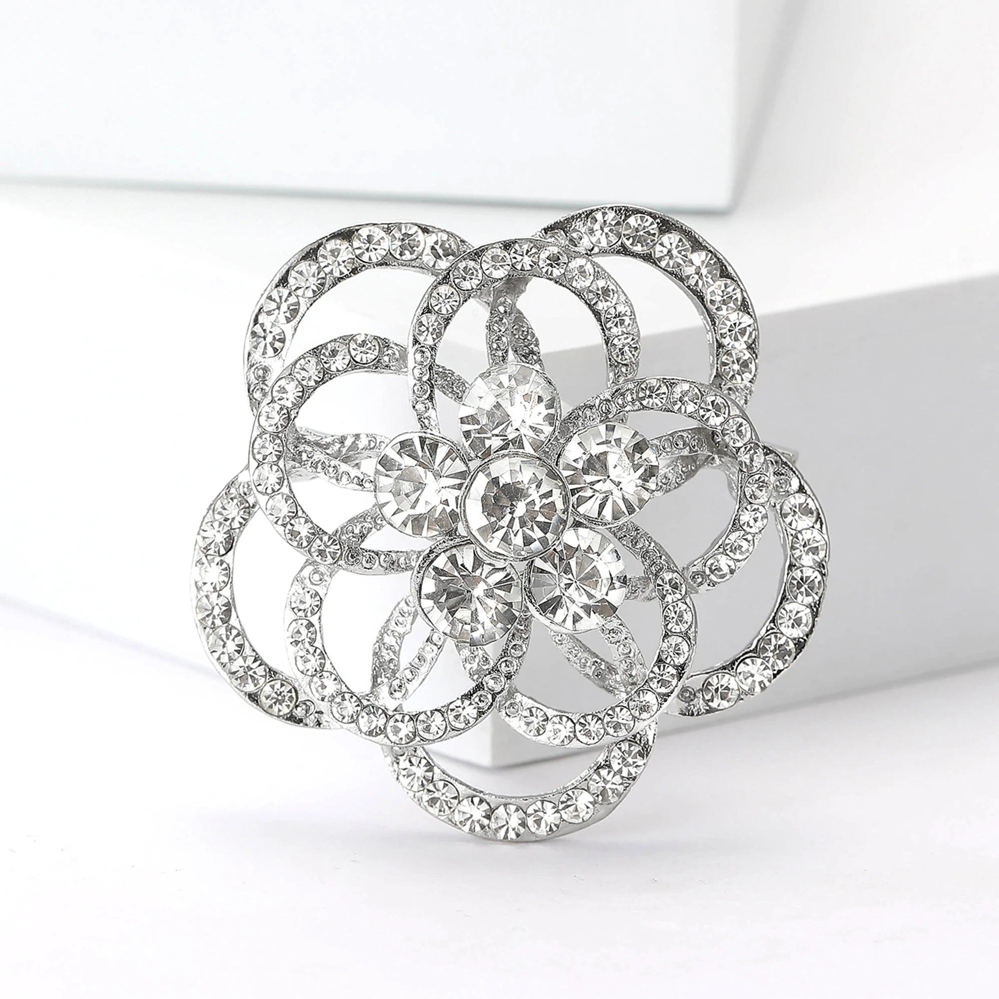 Rhinestone Hollow Camellia Brooches for Women Unisex Pearl Plant Flower Pins Office Party Friend Funny Gifts Jewelry Accessories