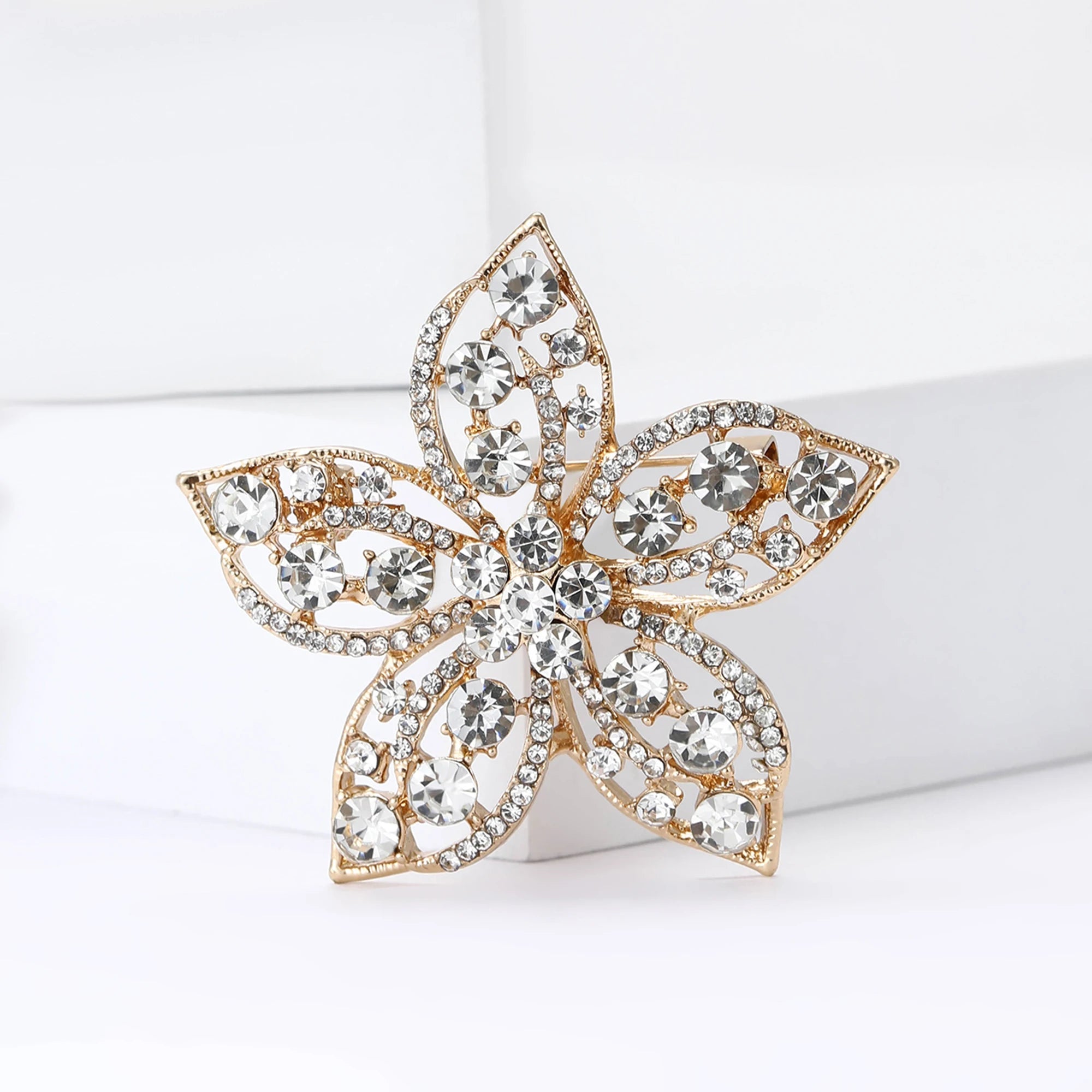 Rhinestone Hollow Camellia Brooches for Women Unisex Pearl Plant Flower Pins Office Party Friend Funny Gifts Jewelry Accessories