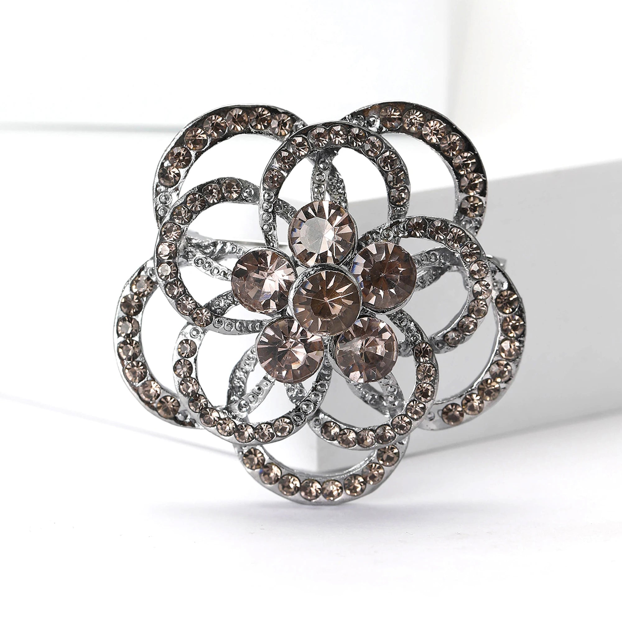 Rhinestone Hollow Camellia Brooches for Women Unisex Pearl Plant Flower Pins Office Party Friend Funny Gifts Jewelry Accessories