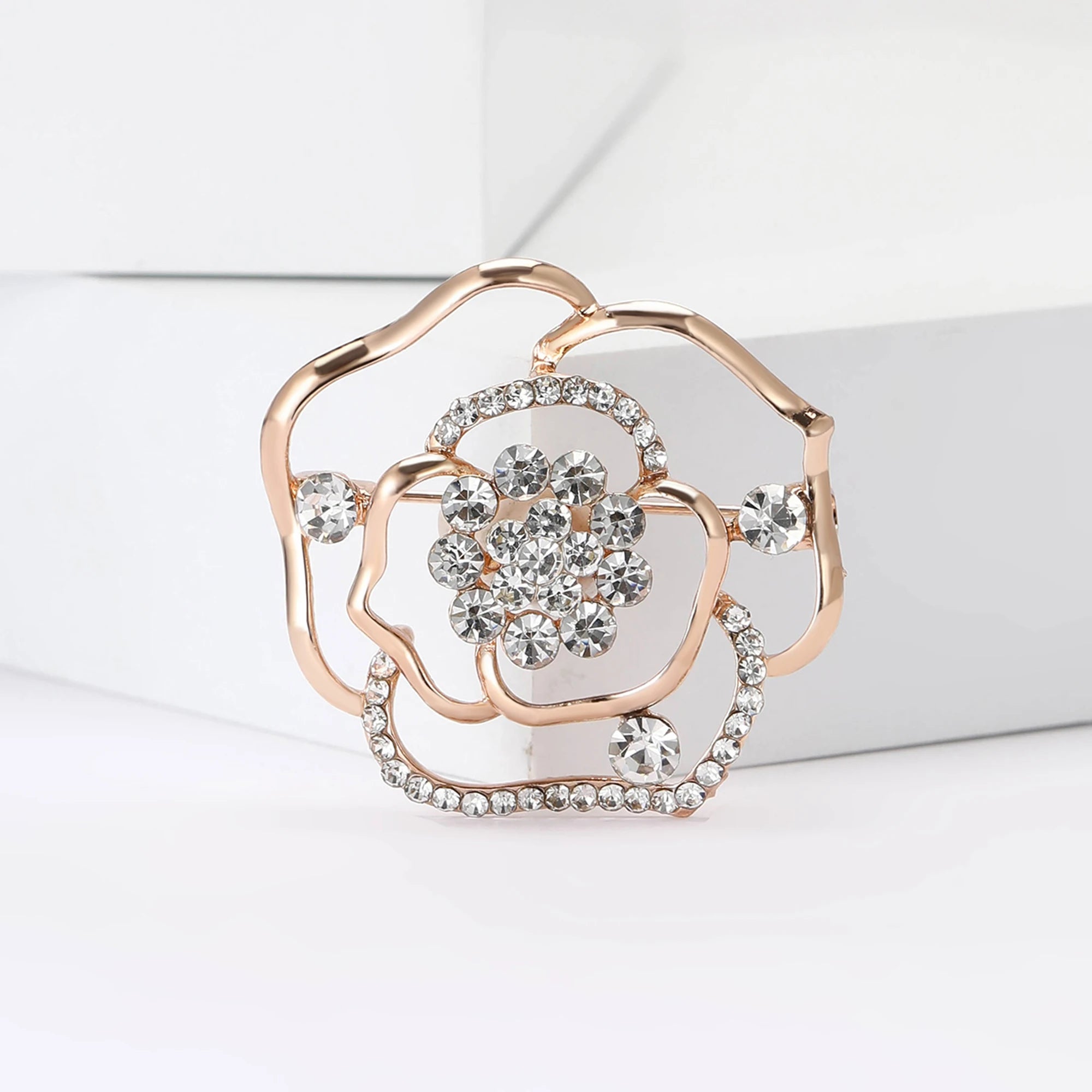 Rhinestone Hollow Camellia Brooches for Women Unisex Pearl Plant Flower Pins Office Party Friend Funny Gifts Jewelry Accessories