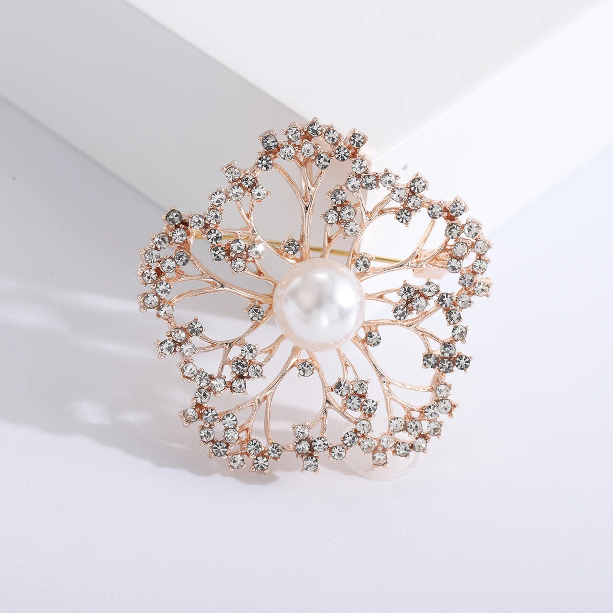 Rhinestone Hollow Camellia Brooches for Women Unisex Pearl Plant Flower Pins Office Party Friend Funny Gifts Jewelry Accessories