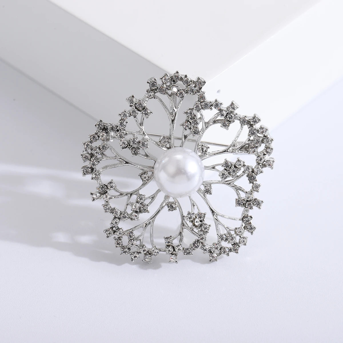 Rhinestone Hollow Camellia Brooches for Women Unisex Pearl Plant Flower Pins Office Party Friend Funny Gifts Jewelry Accessories